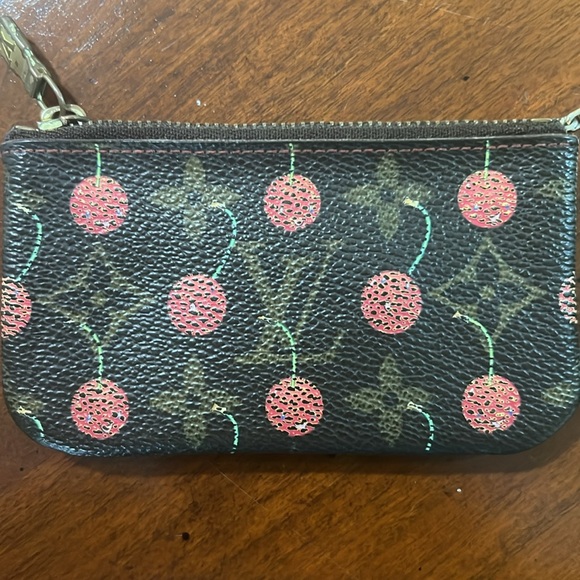 Louis Vuitton Cle Limited Ed Cherries - Picture 2 of 5